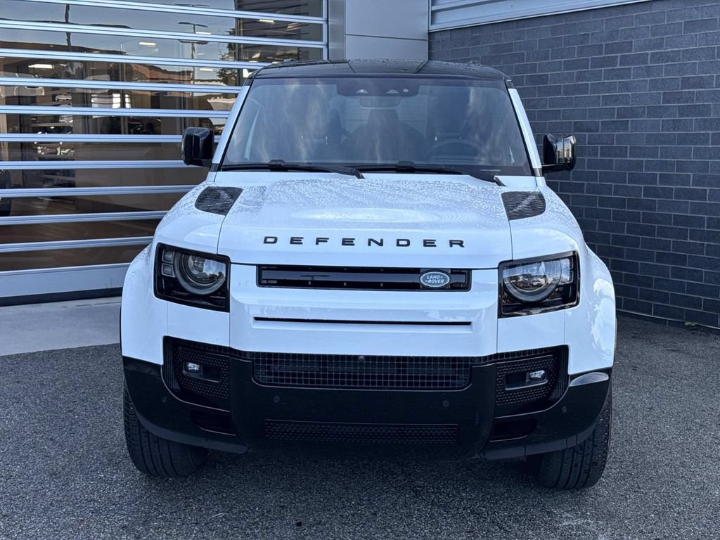 Certified 2025 Land Rover Defender 110 X-Dynamic SE AWD/4WD image 2