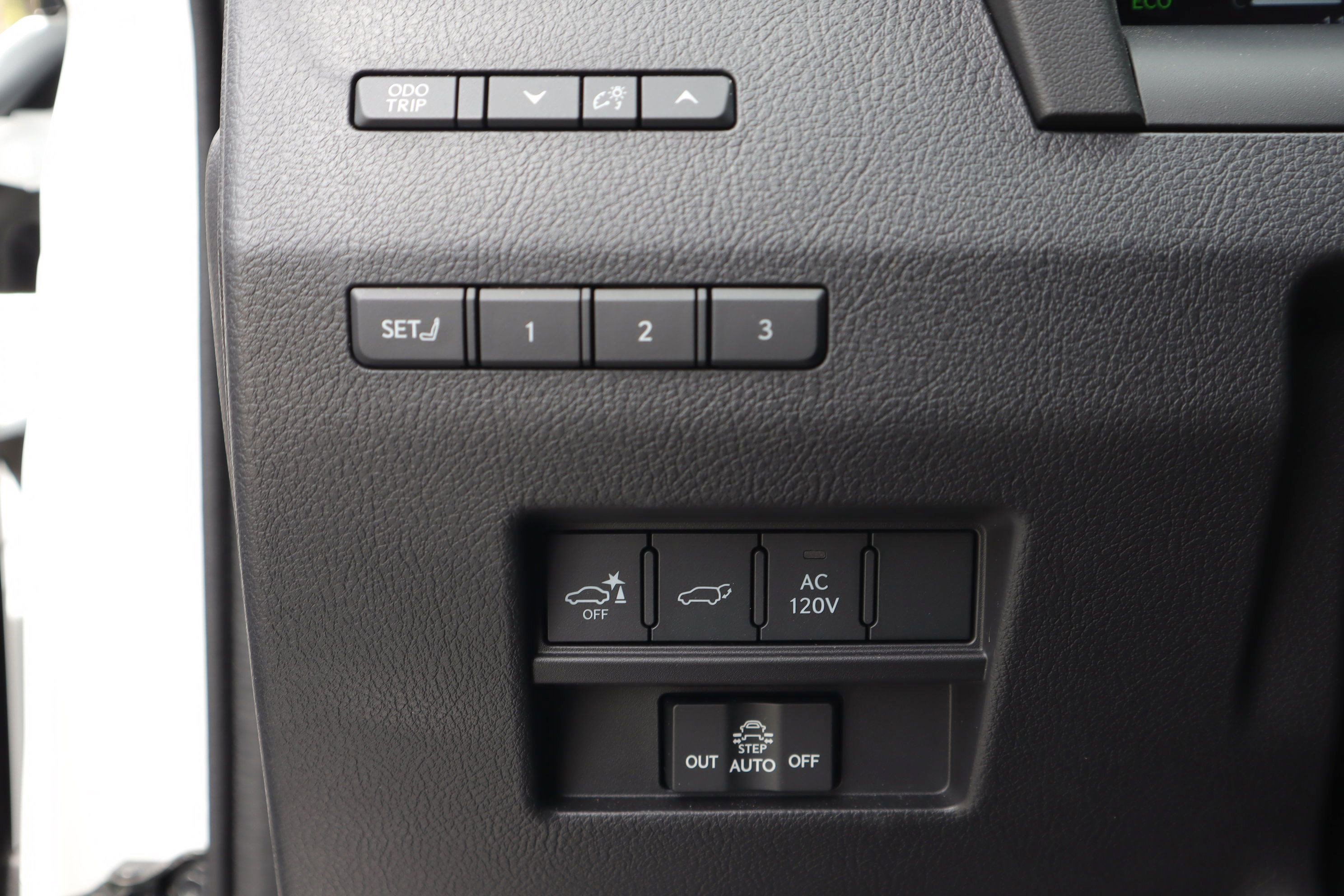 Used 2024 Lexus GX 550 w/ Accessory Package (Z1) AWD/4WD image 25