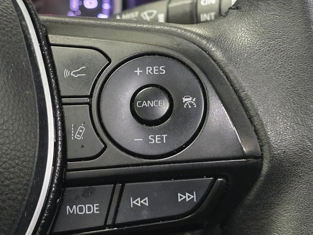 Used 2021 Toyota RAV4 XLE Premium image 31