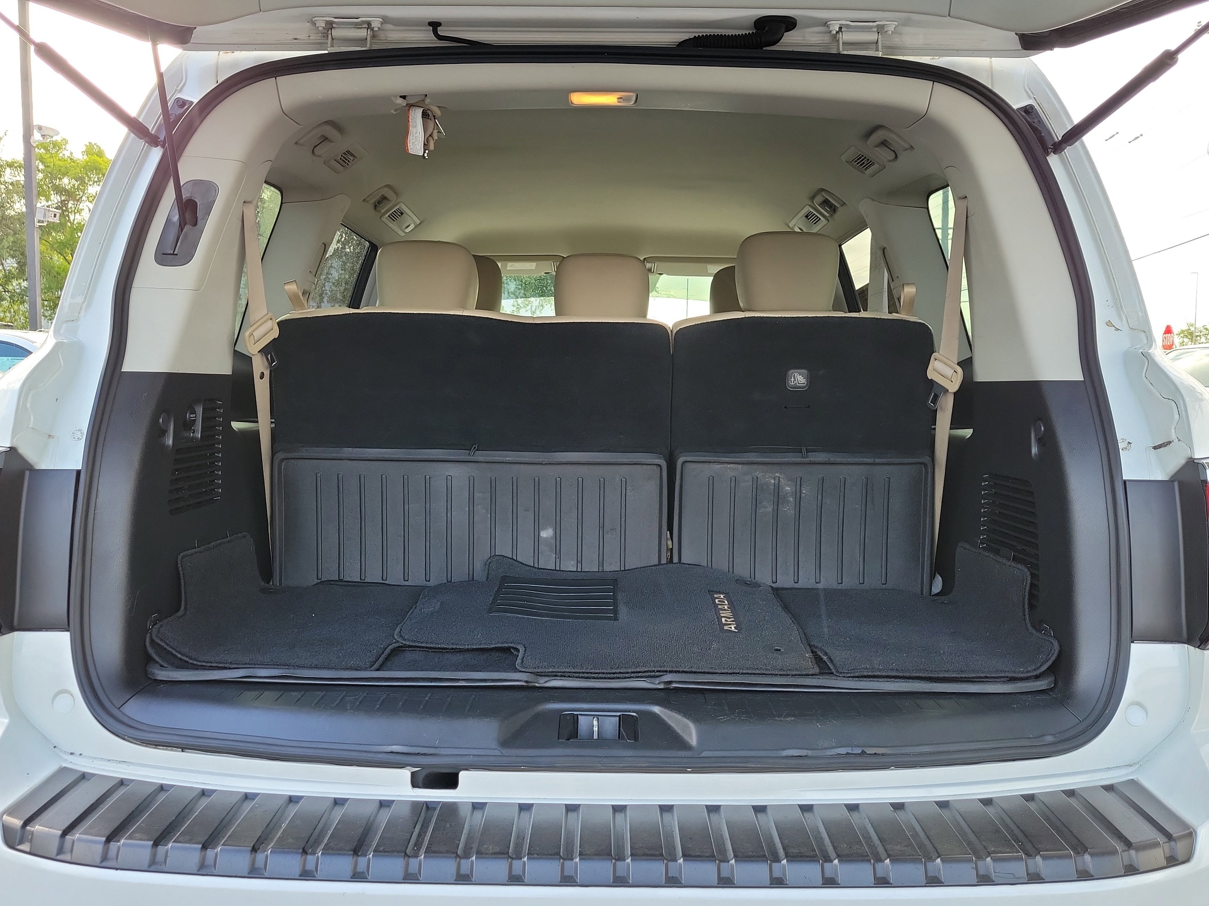 Used 2021 Nissan Armada SV w/ SV Appearance Package image 8