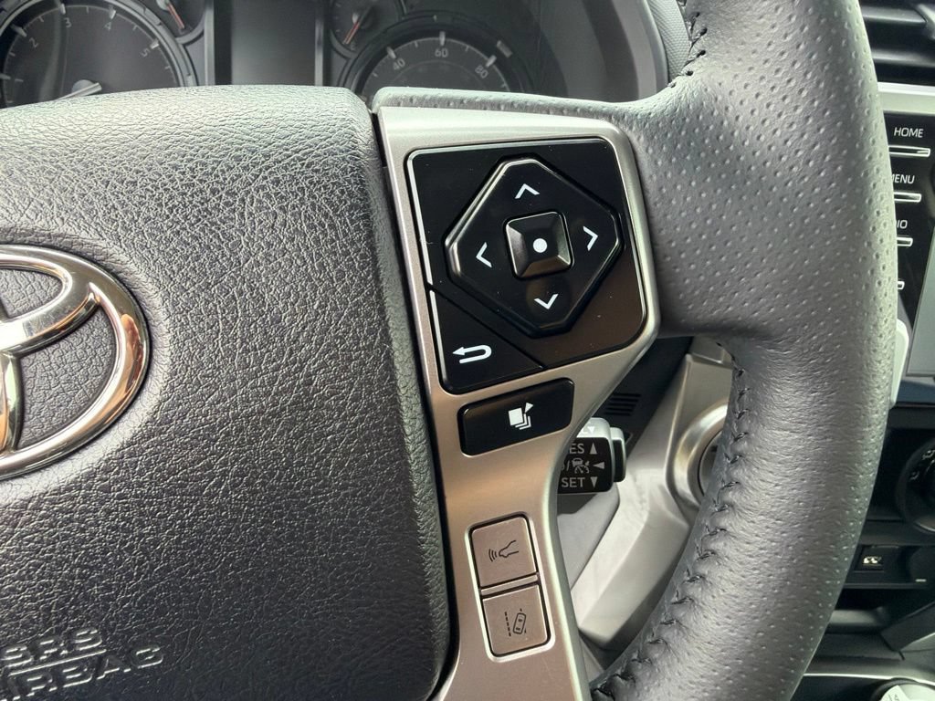 Used 2021 Toyota 4Runner SR5 AWD/4WD image 23