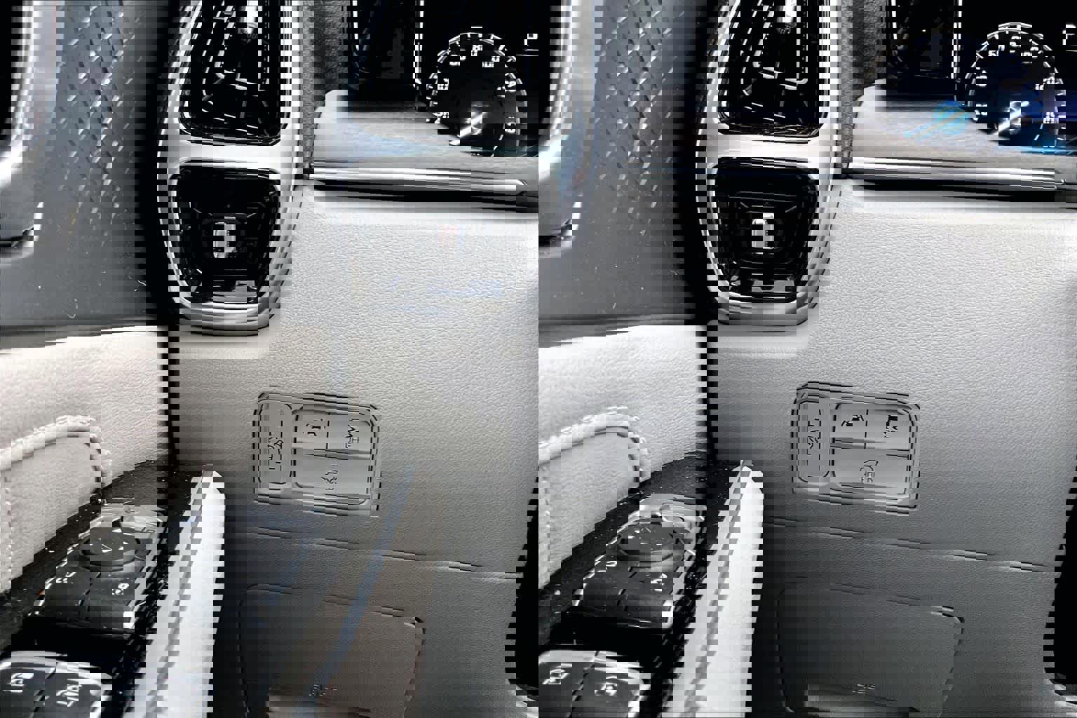 Used 2023 Kia Sorento SX image 35