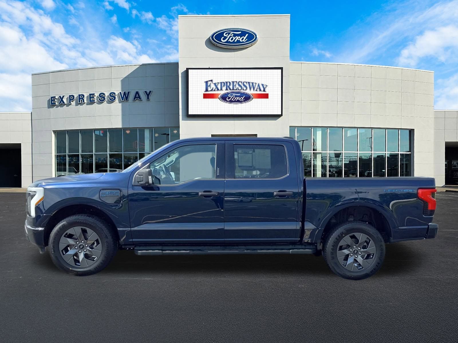 Used 2024 Ford F150 Lightning XLT image 8