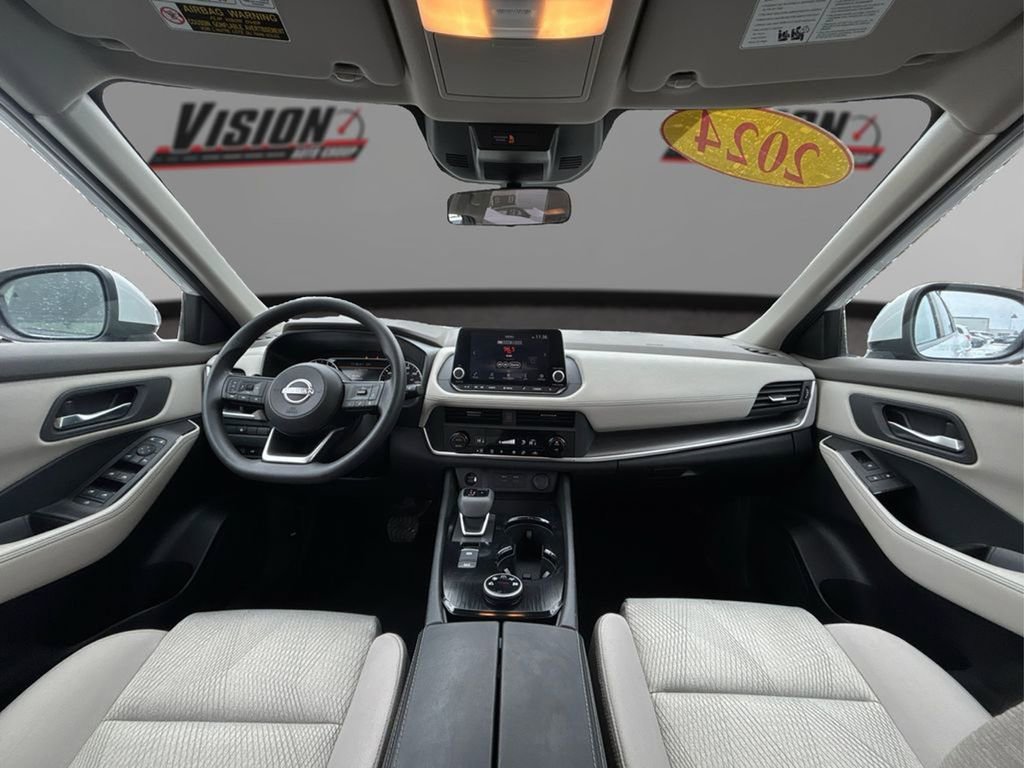 Used 2024 Nissan Rogue SV image 26