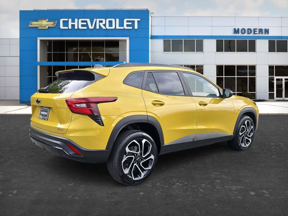 Used 2025 Chevrolet Trax RS w/ Driver Confidence Package FWD image 5