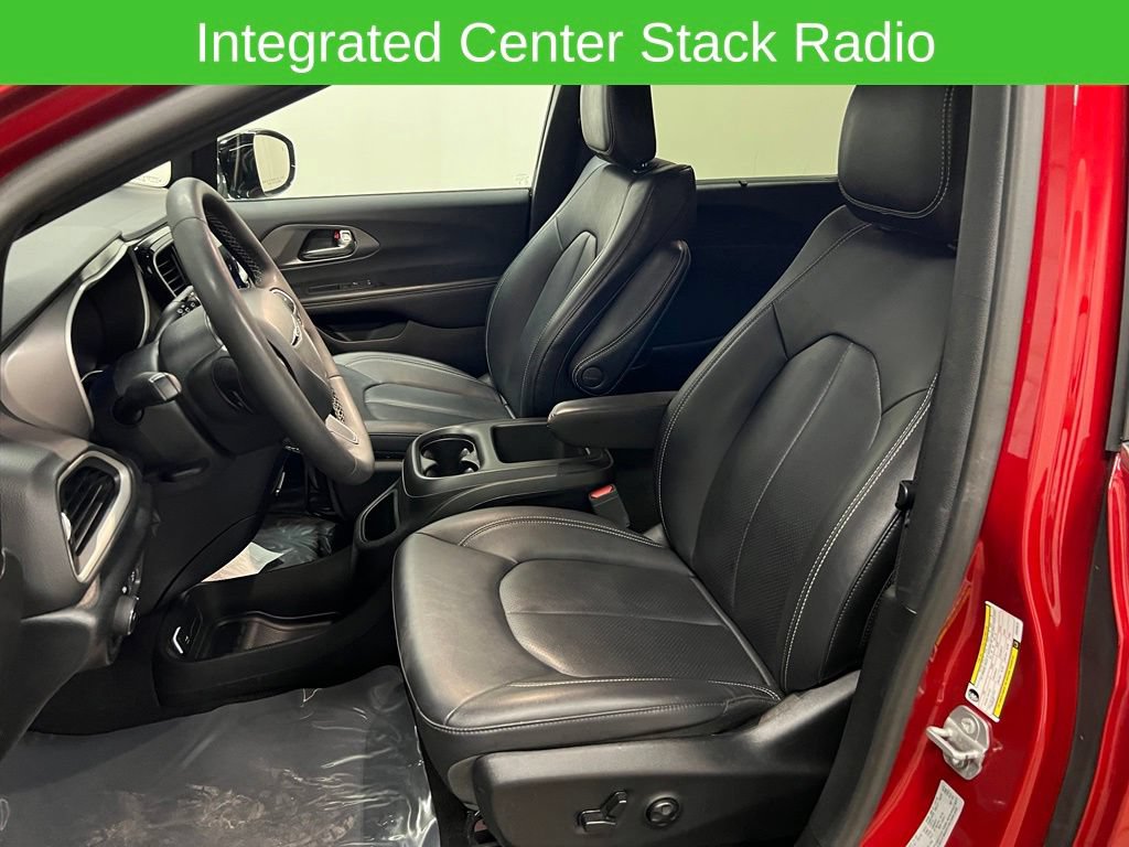 Used 2025 Chrysler Pacifica Select FWD image 8