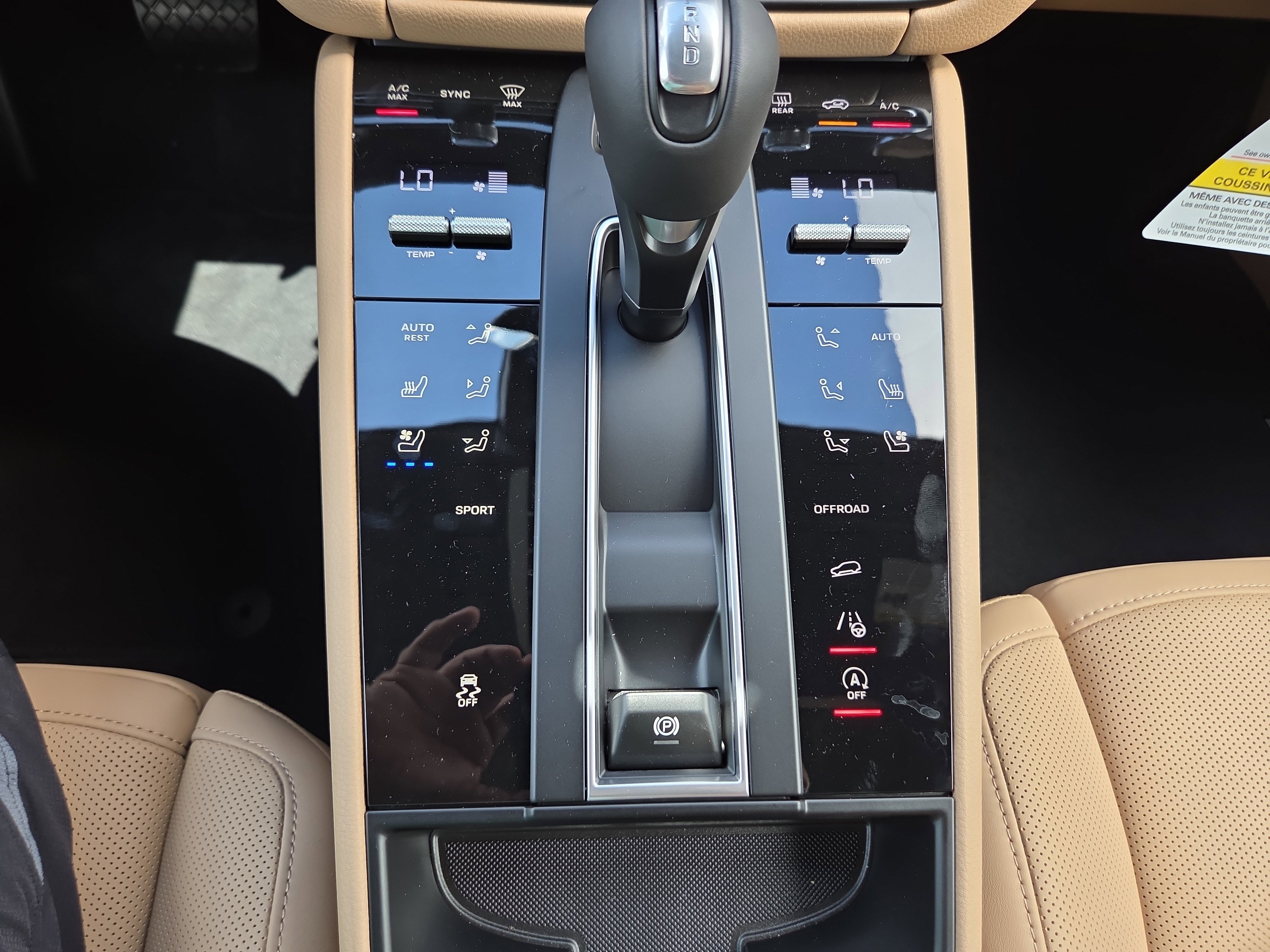 Used 2025 Porsche Macan AWD/4WD image 22