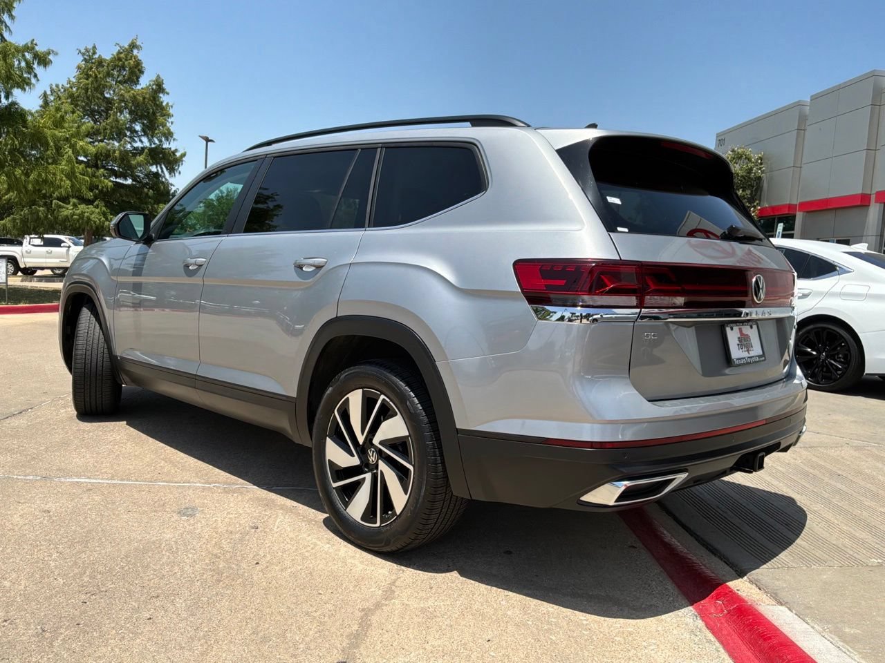 Used 2026 Volkswagen Atlas SE AWD/4WD image 8