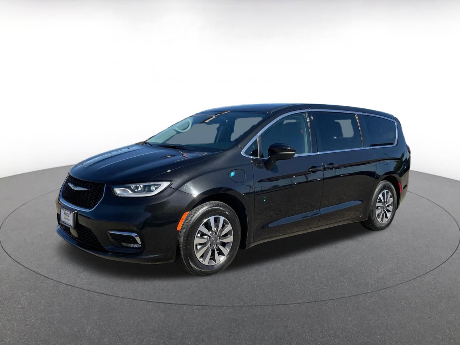 Used 2023 Chrysler Pacifica Touring-L image 4