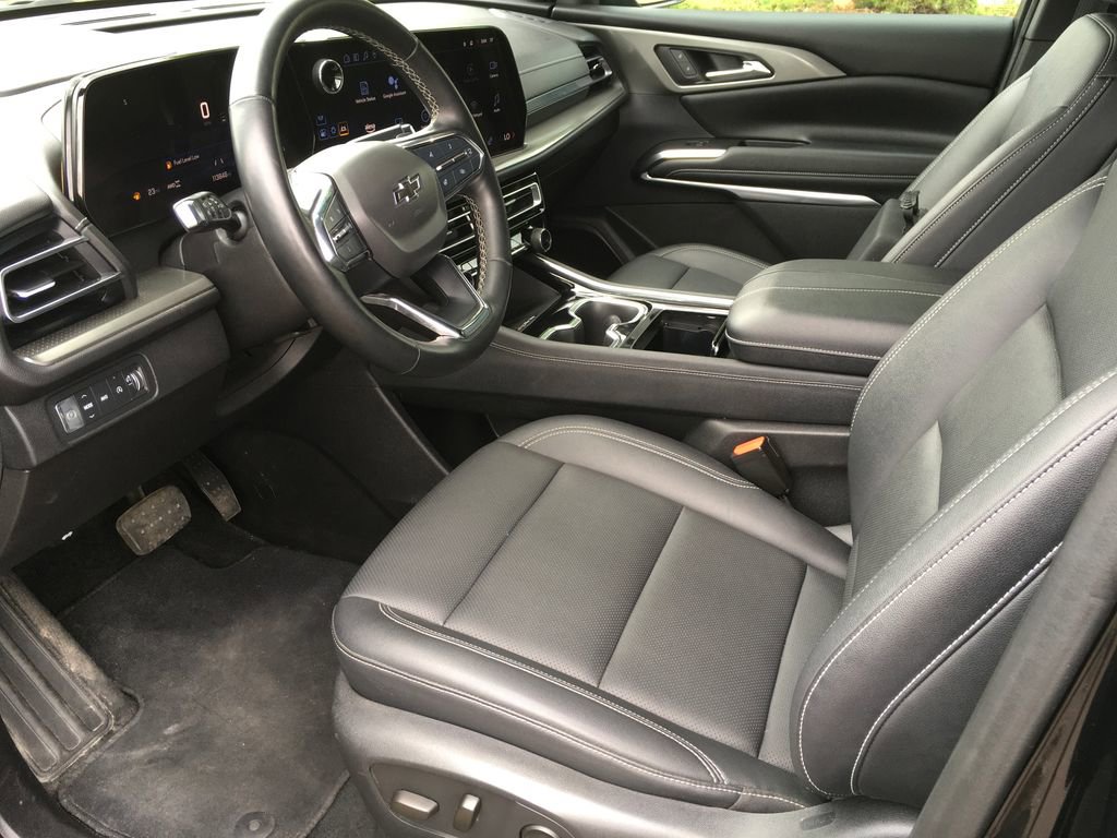 Used 2024 Chevrolet Traverse LT w/ Midnight/Sport Edition AWD/4WD image 21