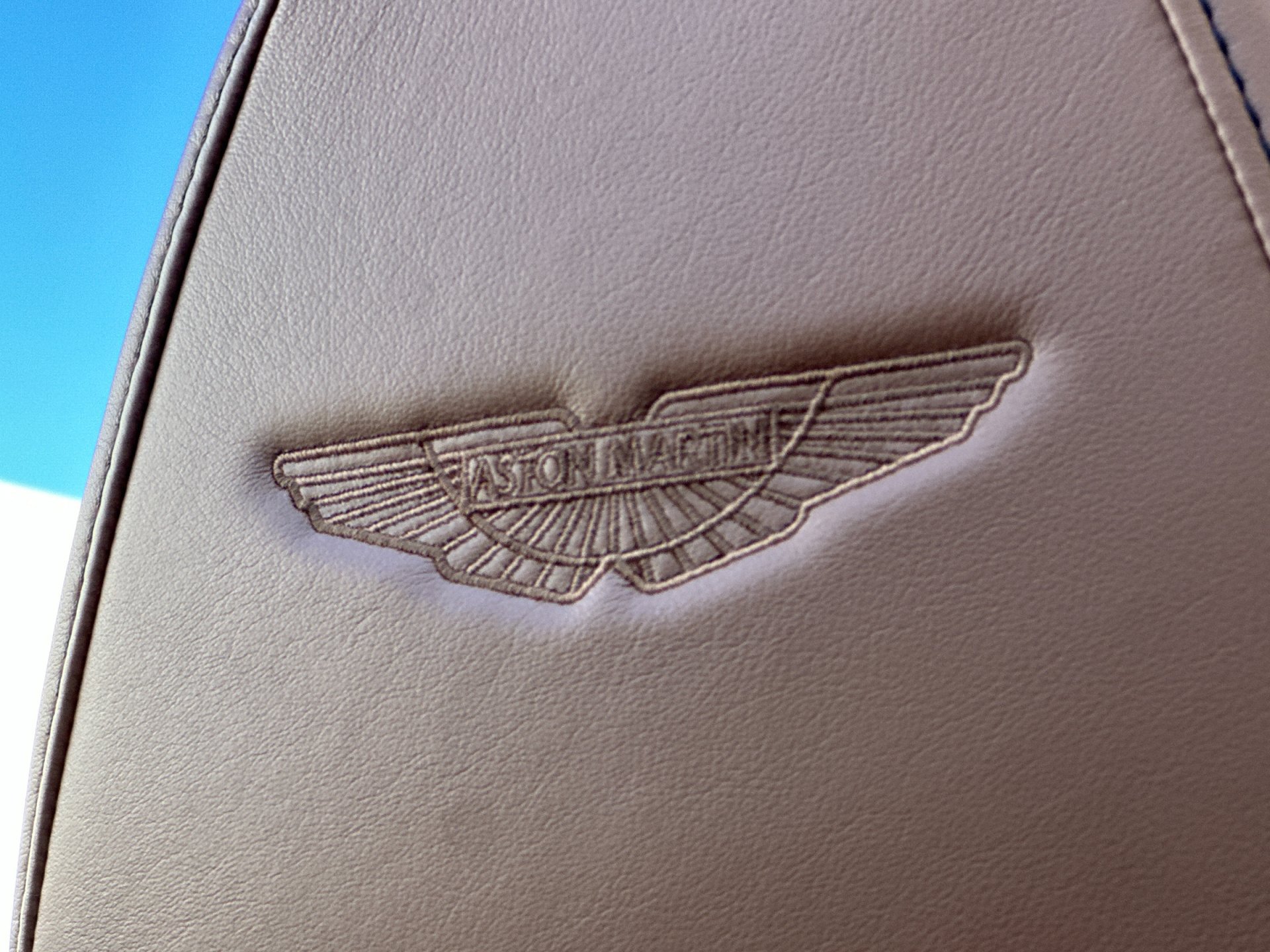 Used 2019 Aston Martin DB11 Volante RWD image 5