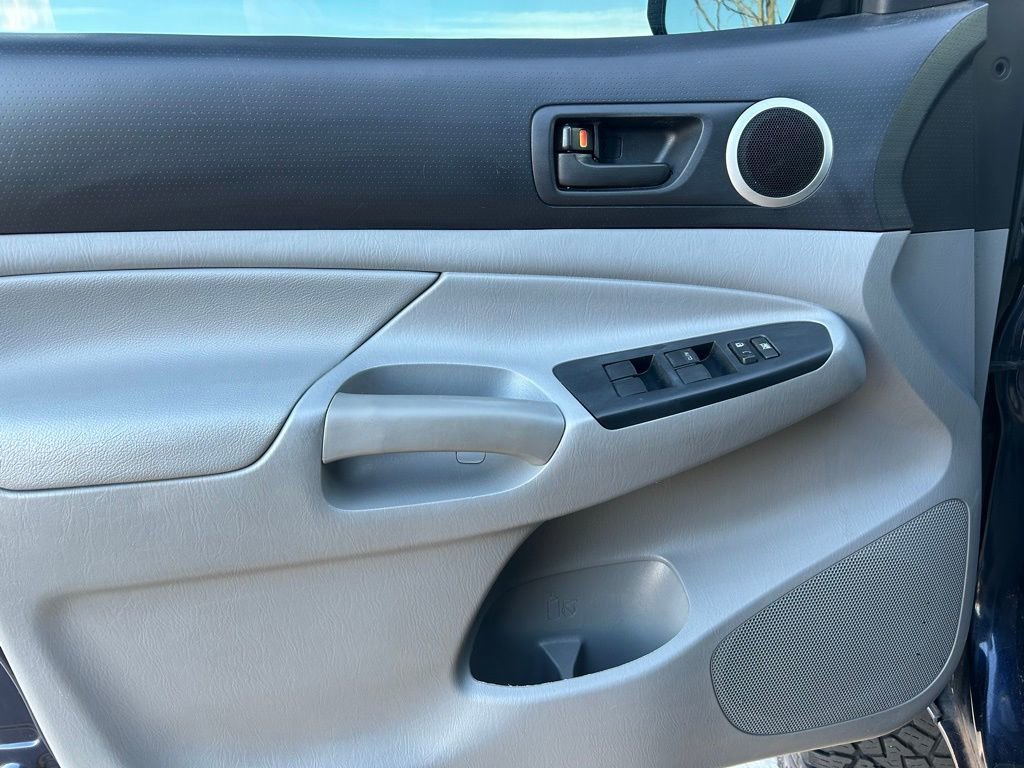 Used 2013 Toyota Tacoma 4x4 Double Cab w/ TRD Off-Road Pkg image 11