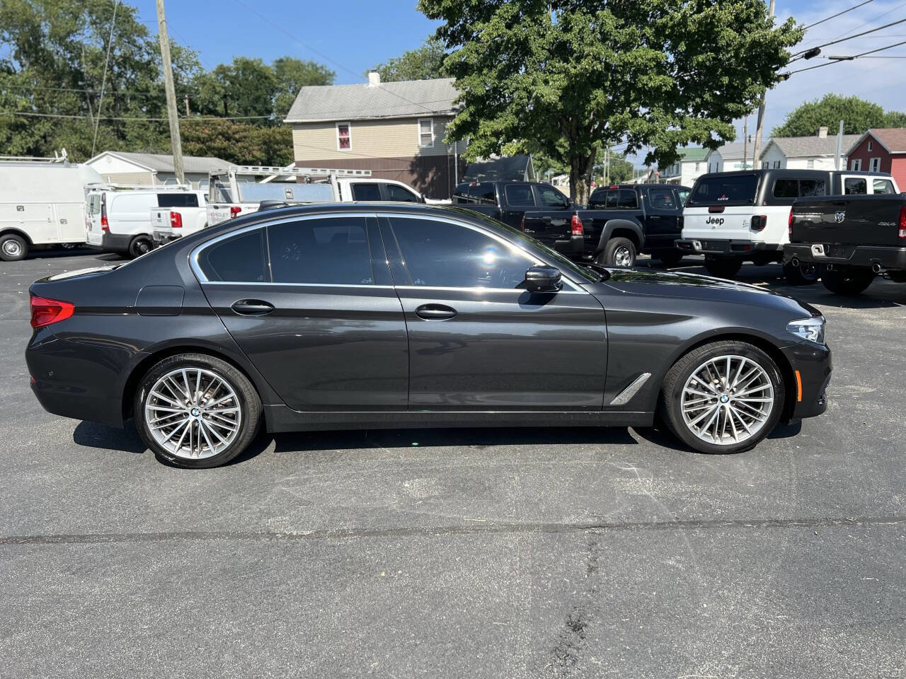 Used 2020 BMW 530i xDrive w/ Premium Package image 4