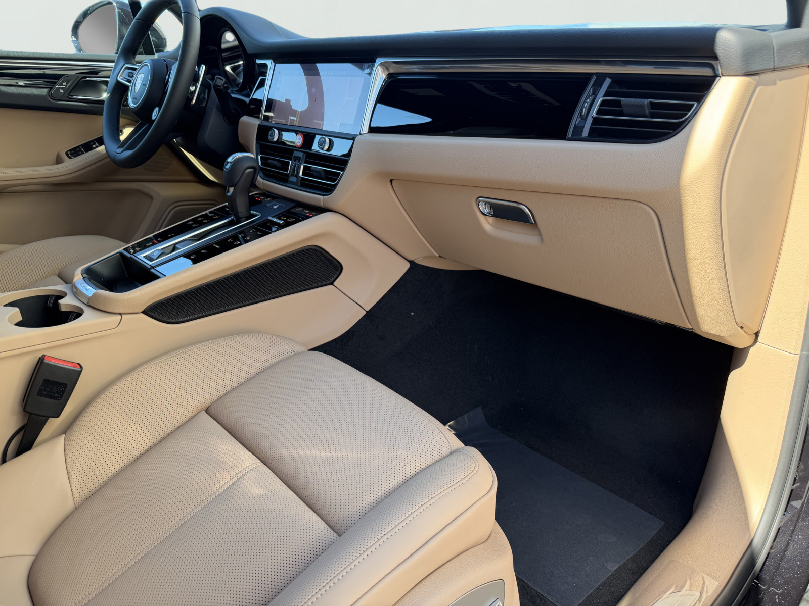 New 2026 Porsche Macan S AWD/4WD image 17