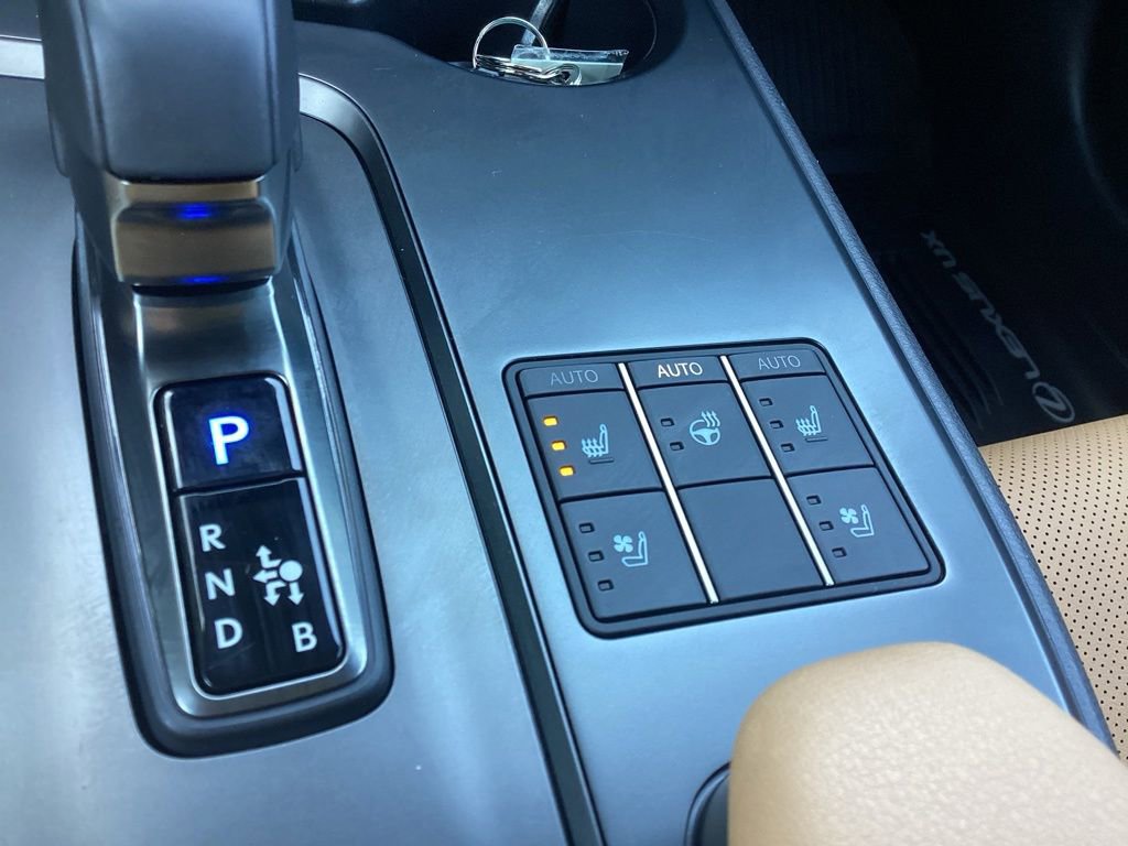 Used 2025 Lexus UX 300h AWD w/ Accessory Package (Z2) image 6