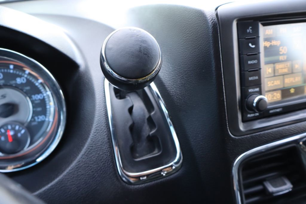 Used 2015 Chrysler Town & Country S w/ Driver Convenience Group FWD image 9
