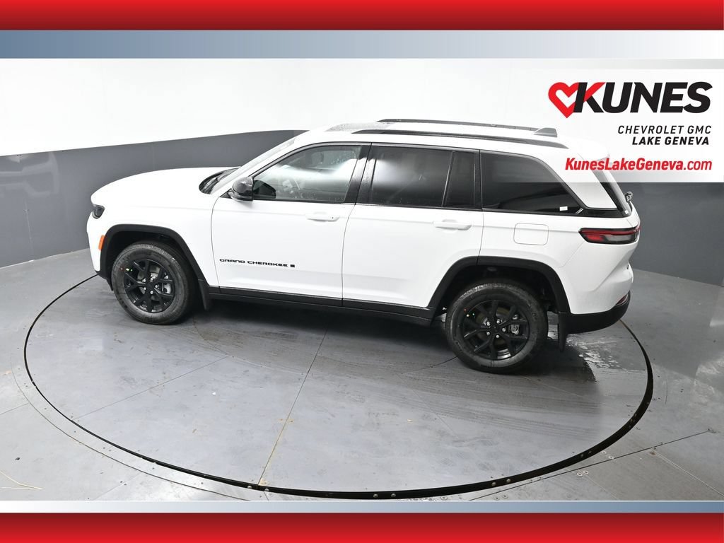 Used 2026 Jeep Grand Cherokee Altitude AWD/4WD image 39