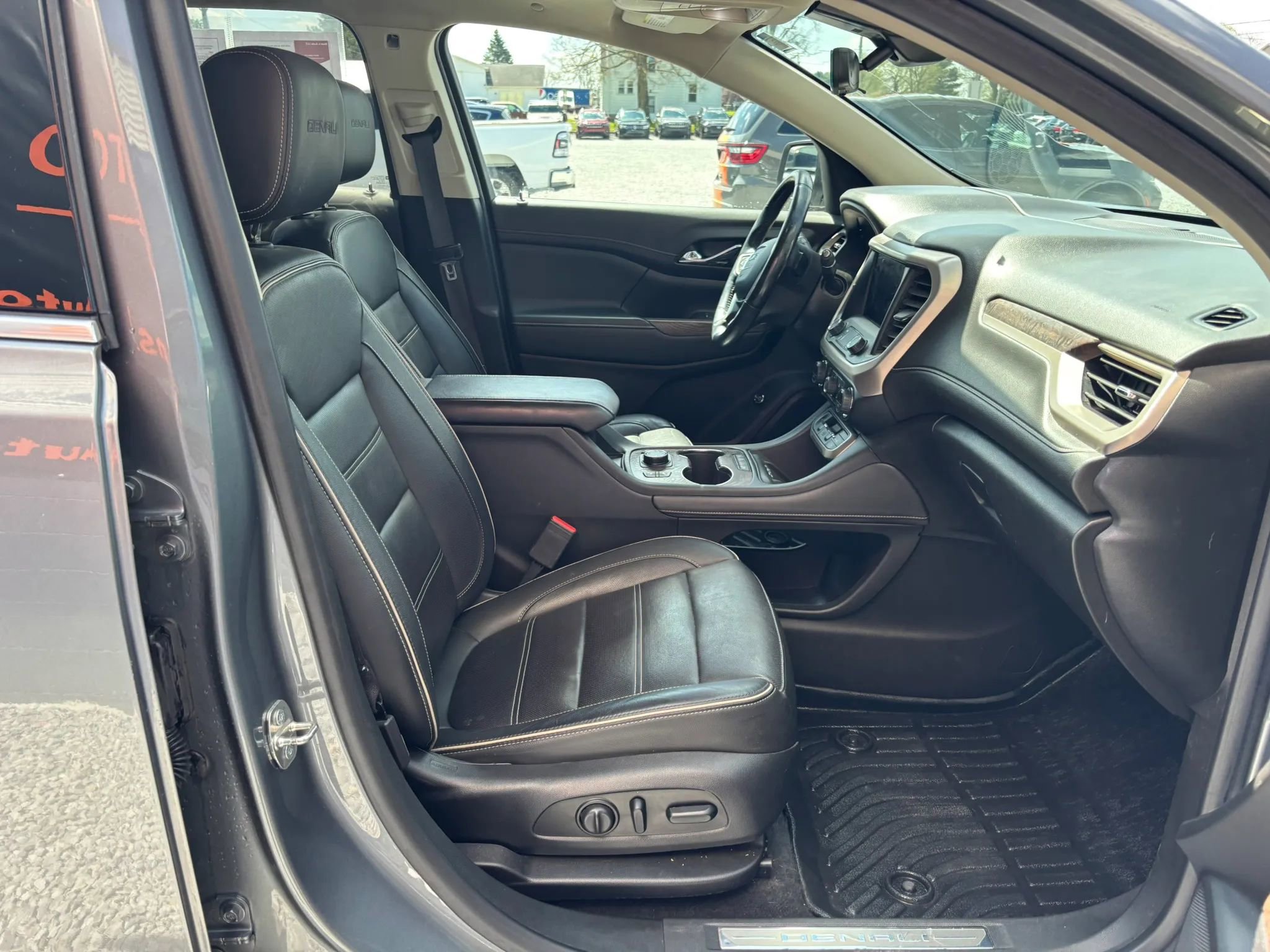 Used 2020 GMC Acadia Denali w/ Denali Ultimate Package AWD/4WD image 17