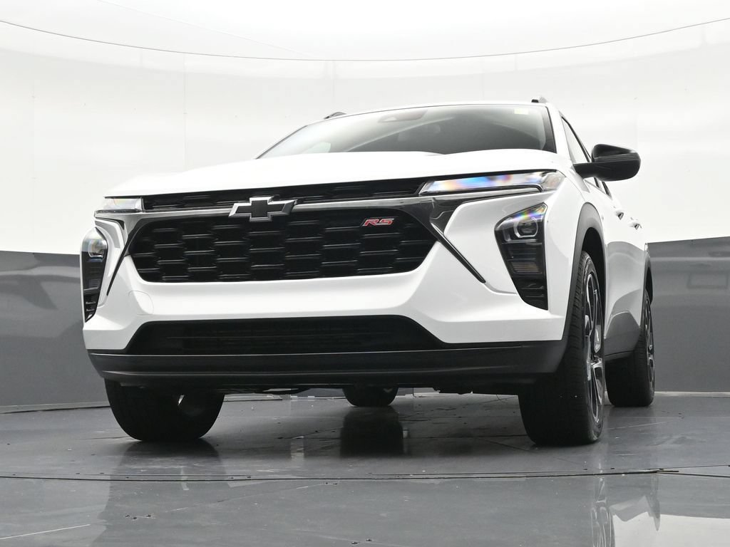 Used 2025 Chevrolet Trax RS FWD image 35