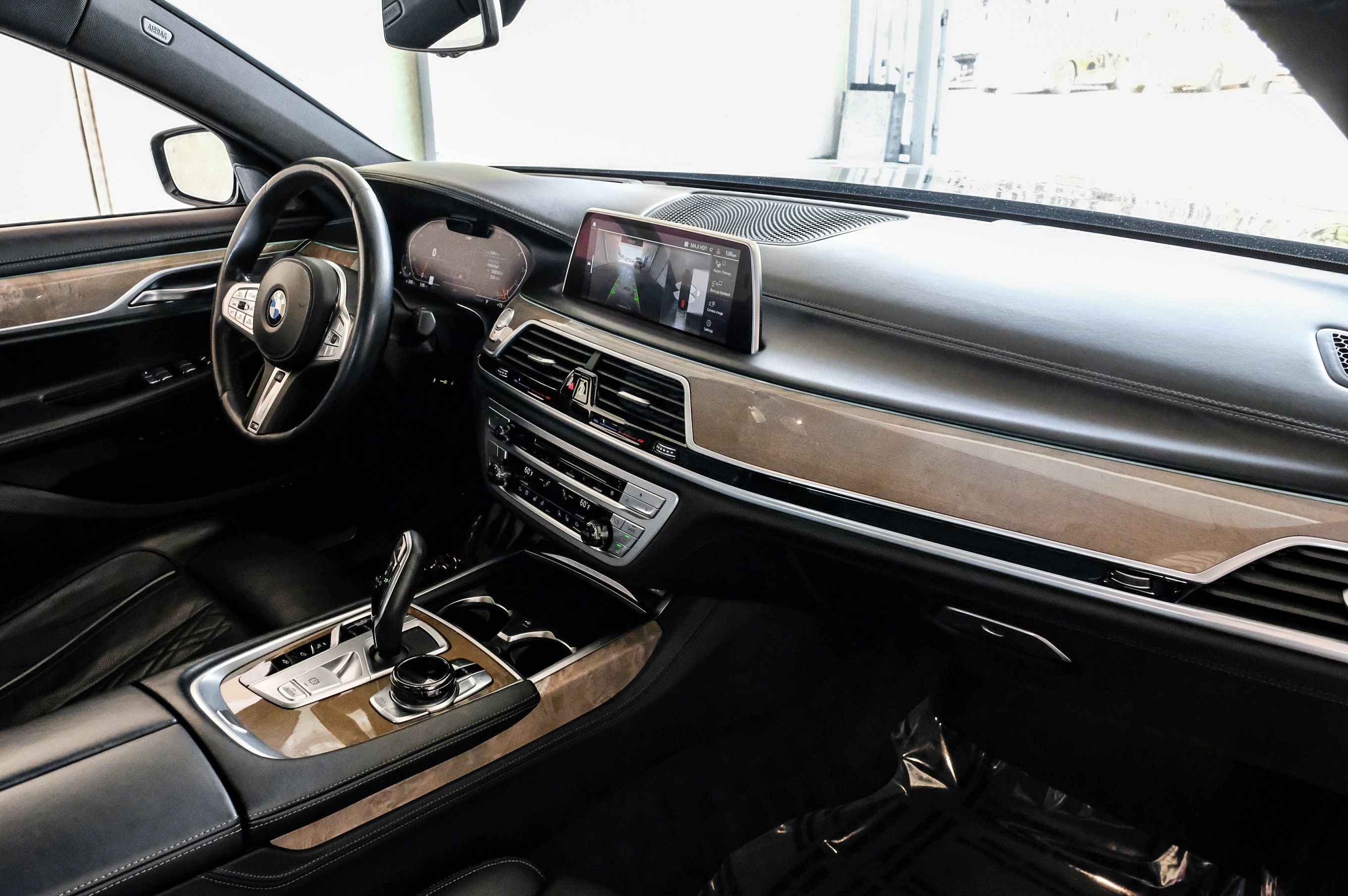 Used 2020 BMW 750i xDrive w/ Executive Package AWD/4WD image 12