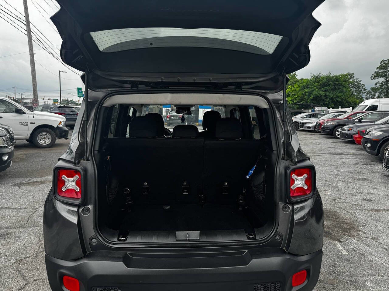 Used 2018 Jeep Renegade Latitude image 14
