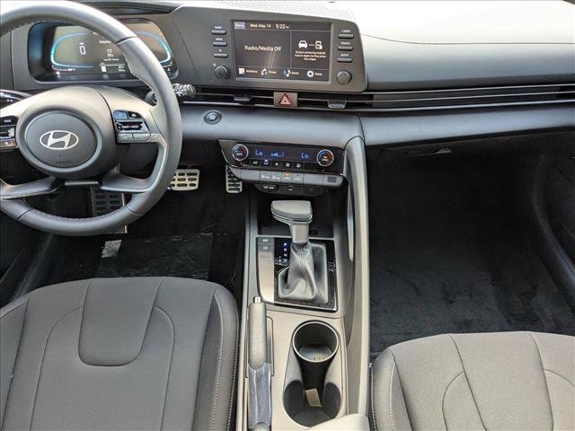 Used 2025 Hyundai Elantra Sport FWD image 17