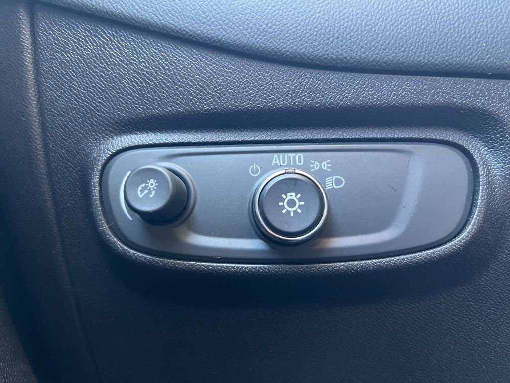 Used 2018 Chevrolet Equinox LT image 15