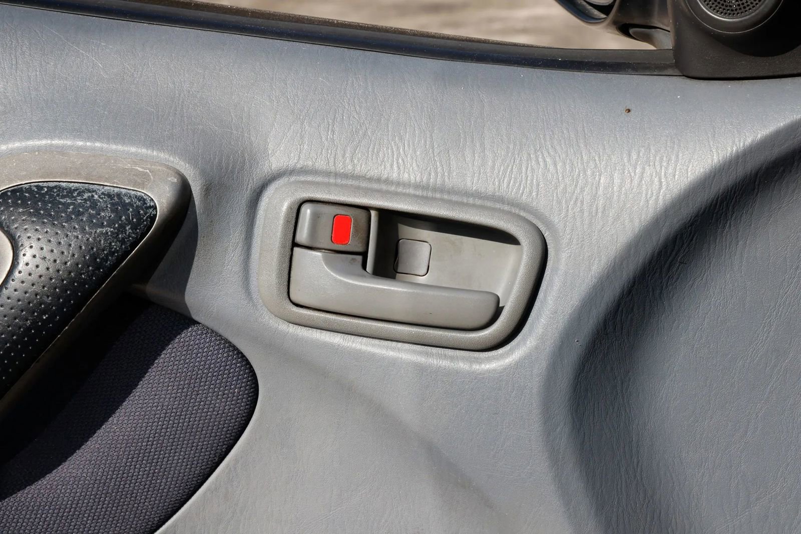 Used 2002 Toyota RAV4 2WD image 36