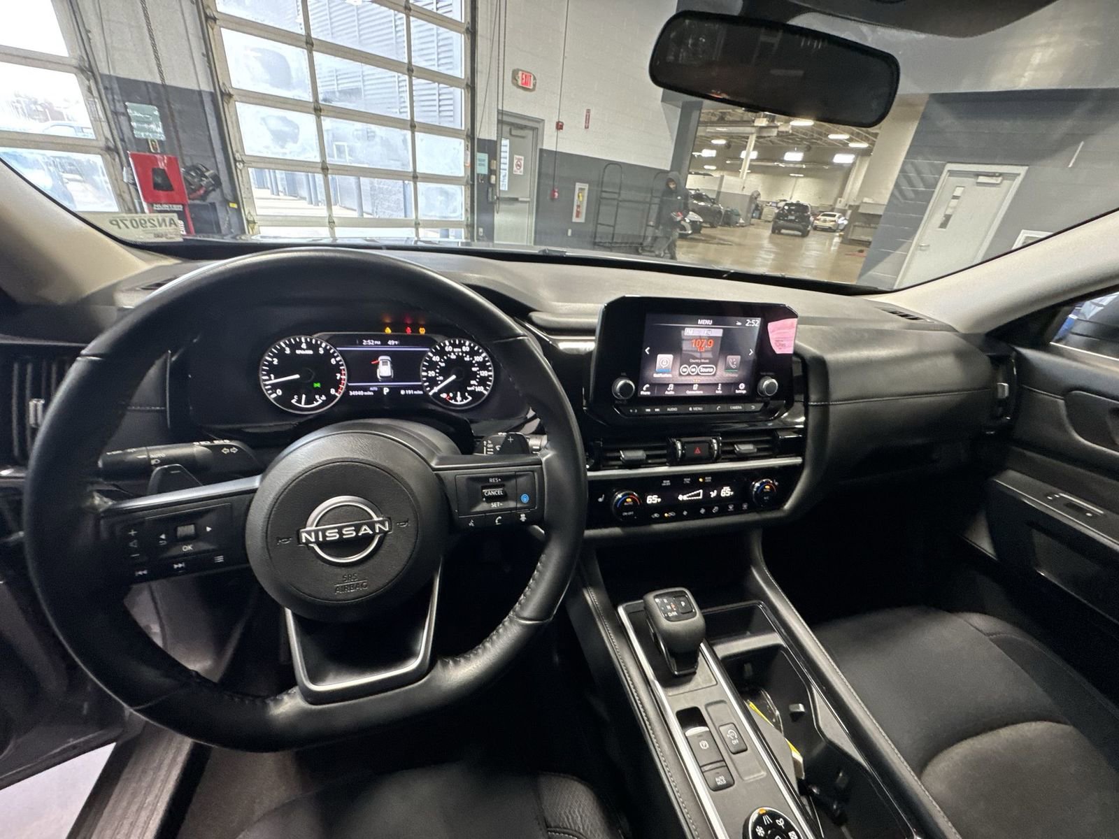 Certified 2025 Nissan Pathfinder SV image 2