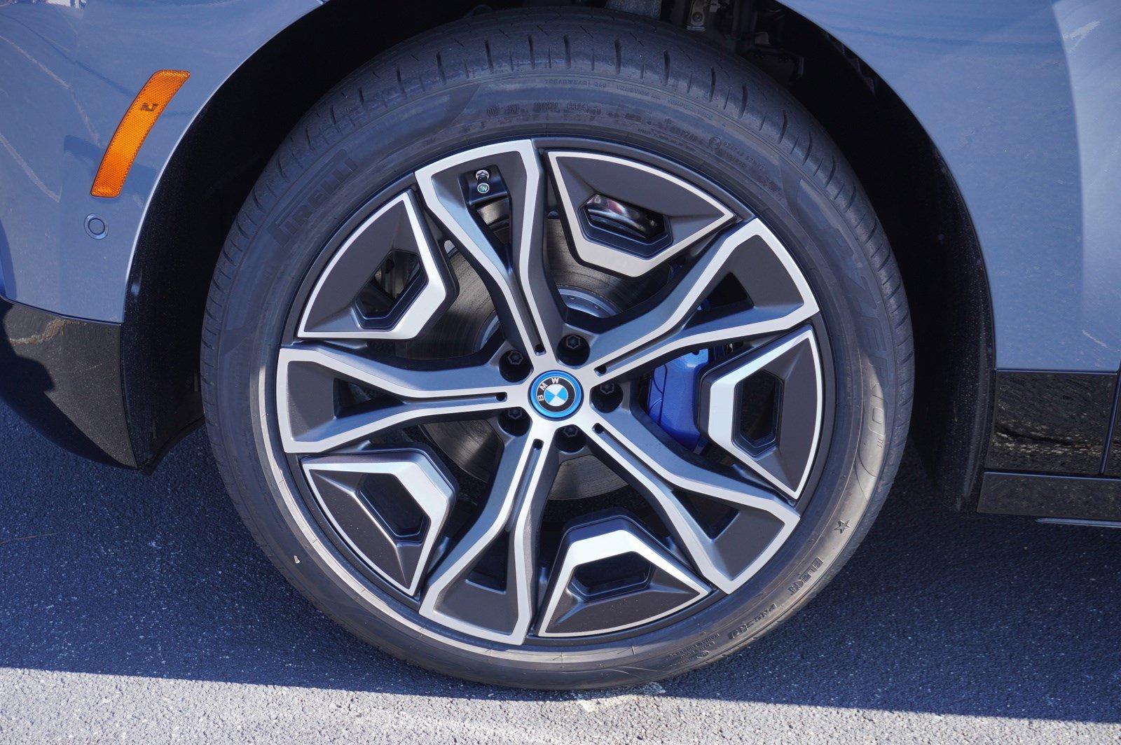 New 2025 BMW iX xDrive50 image 32