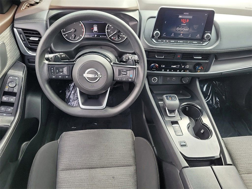 Used 2023 Nissan Rogue SV image 3