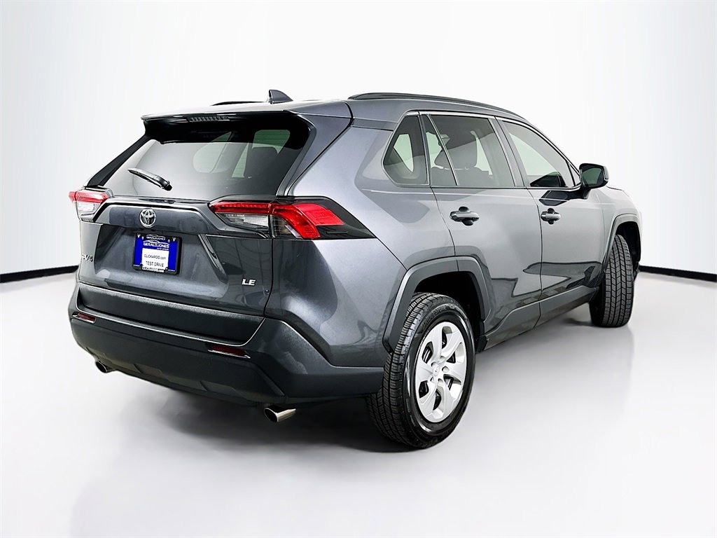 Used 2021 Toyota RAV4 LE image 7