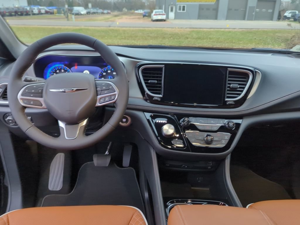 New 2026 Chrysler Pacifica Pinnacle w/ Trailer Tow Group image 31