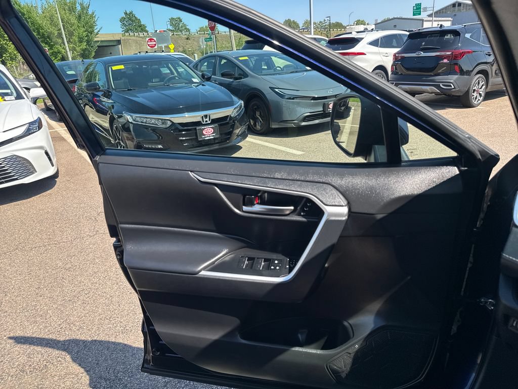 Used 2023 Toyota RAV4 XLE Premium AWD/4WD image 34