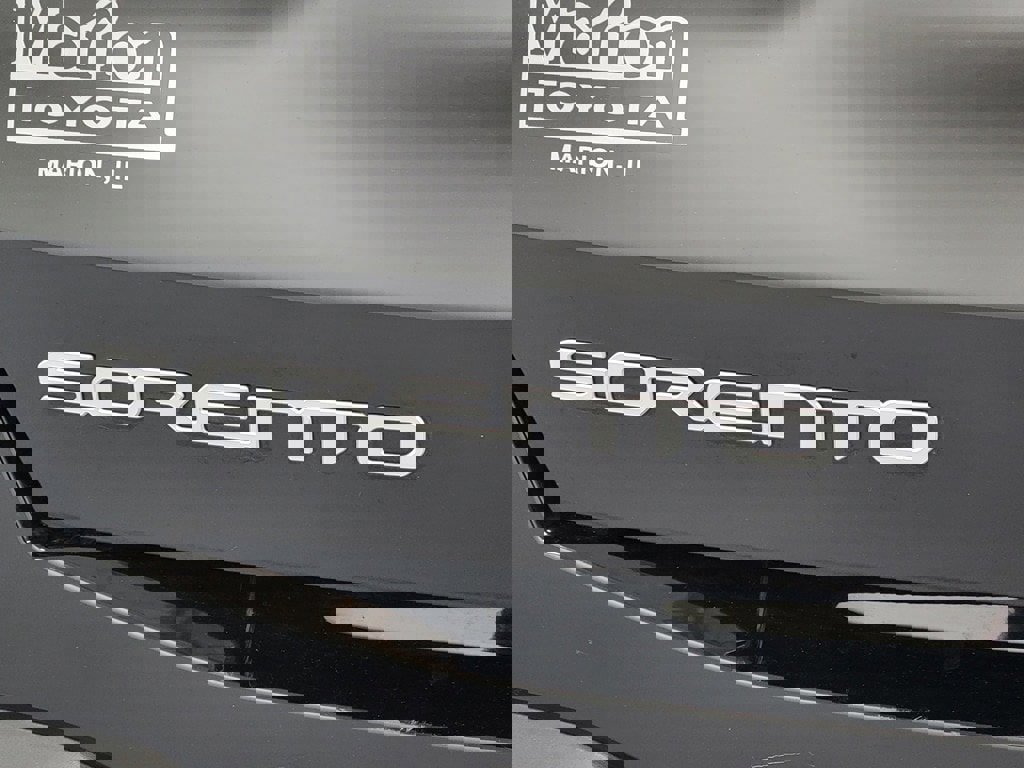 Used 2024 Kia Sorento S image 12