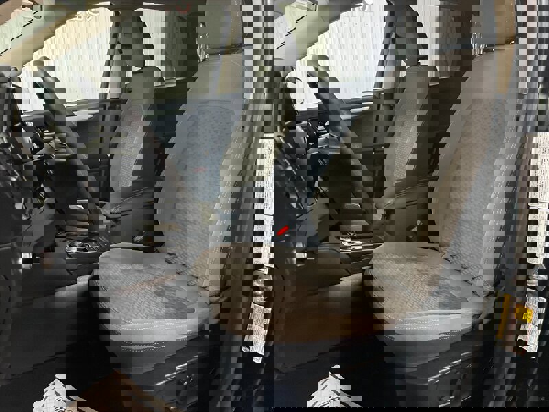 Used 2020 Ford Escape SE image 14