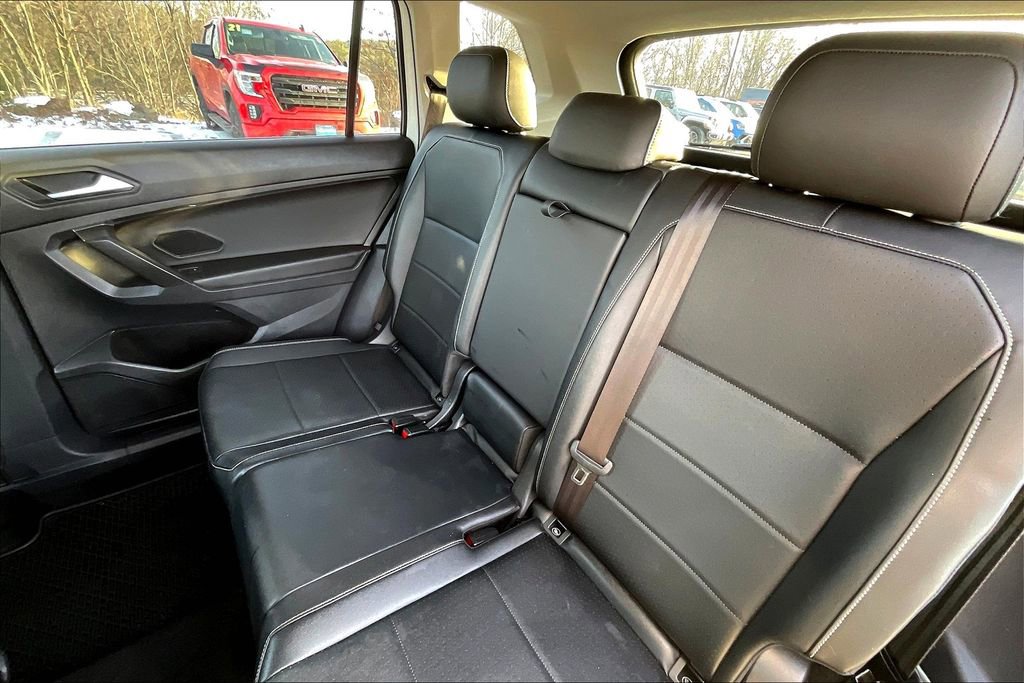 Used 2021 Volkswagen Tiguan SE image 14
