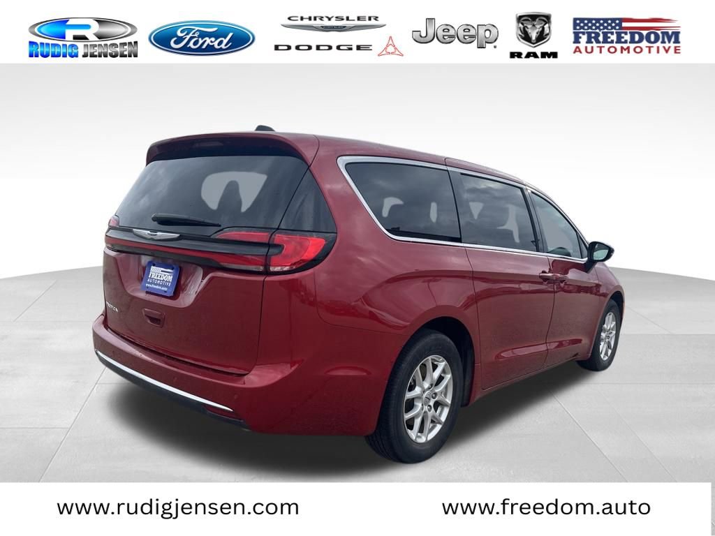 Used 2025 Chrysler Pacifica Select video 3
