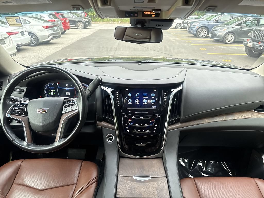 Used 2019 Cadillac Escalade Luxury AWD/4WD image 23