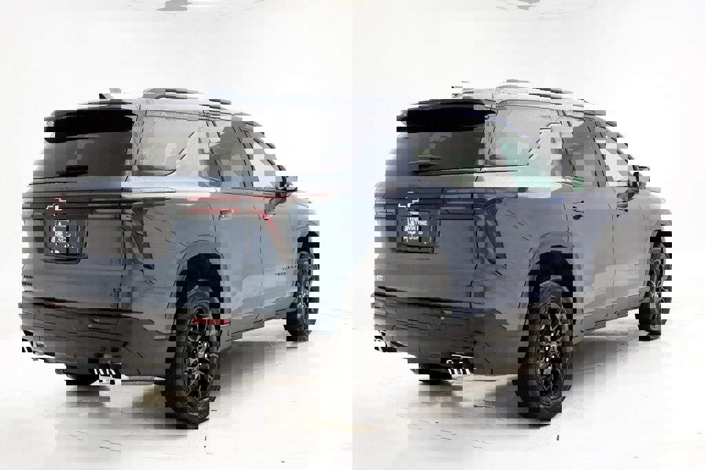 Used 2024 Chevrolet Traverse LT w/ Midnight/Sport Edition image 9