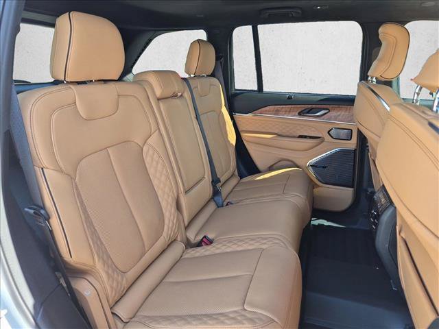 Used 2025 Jeep Grand Cherokee Summit AWD/4WD image 21
