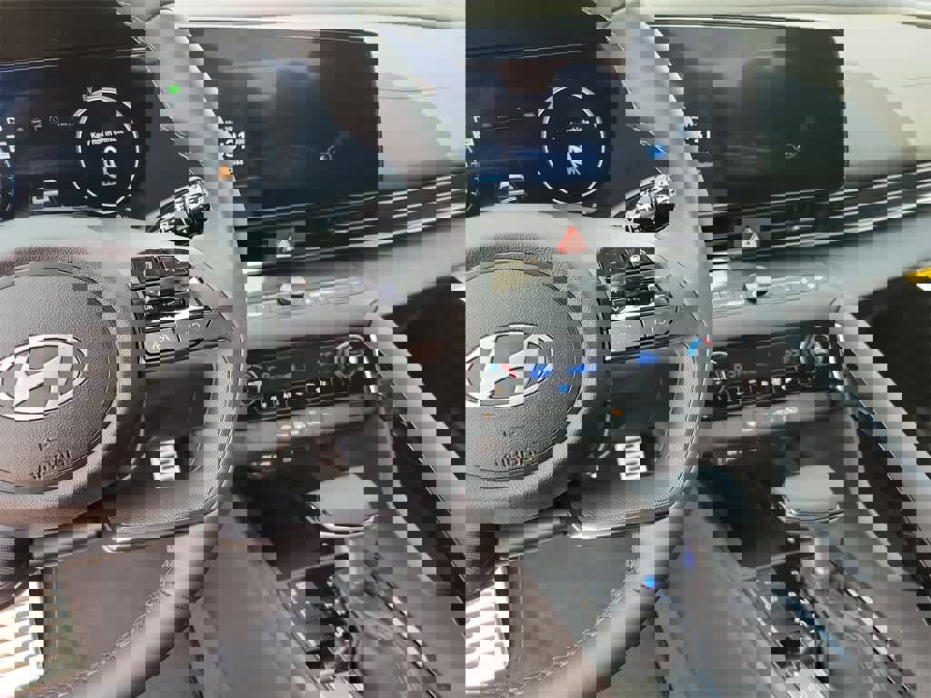 New 2025 Hyundai Elantra SEL image 33