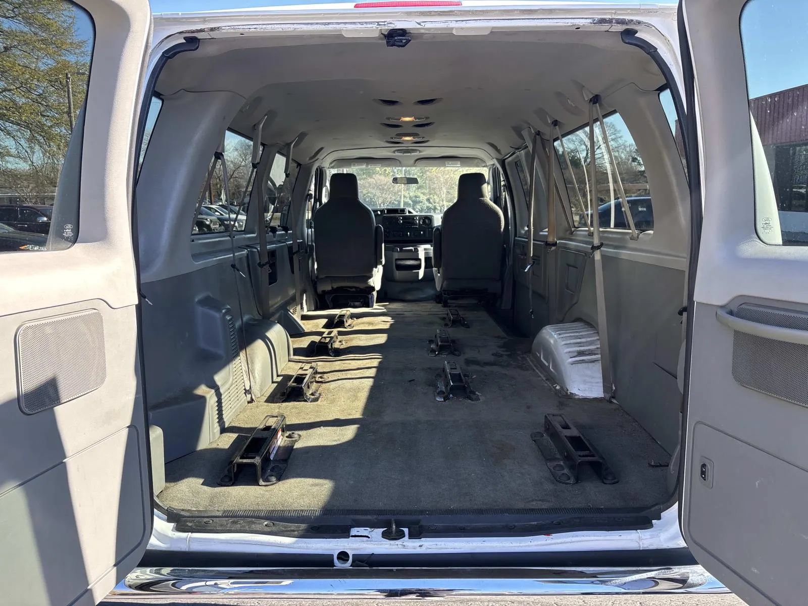 Used 2014 Ford E-350 and Econoline 350 XLT RWD image 9