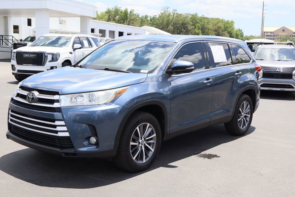 Used 2019 Toyota Highlander XLE FWD image 5