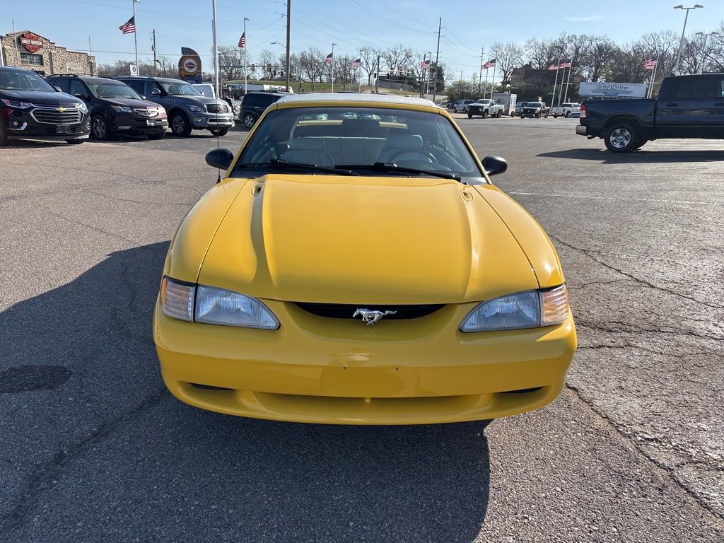 Used 1998 Ford Mustang Convertible image 2