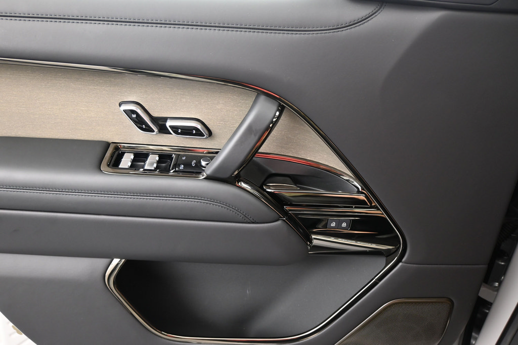 New 2026 Land Rover Range Rover SV AWD/4WD image 15