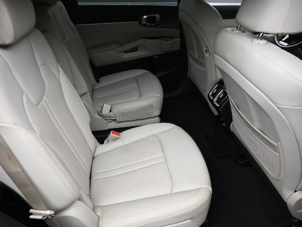 Used 2023 Kia Sorento SX Prestige image 8