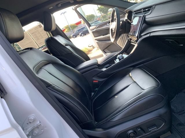 Used 2024 Jeep Grand Cherokee Limited w/ Trailer Tow Package AWD/4WD image 14