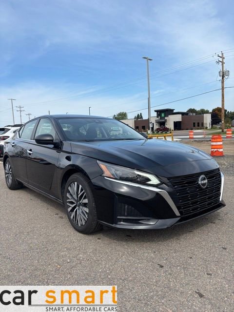 Used 2024 Nissan Altima 2.5 SV