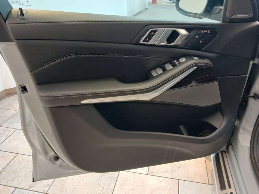 Used 2024 BMW X7 xDrive40i w/ M Sport Package image 17